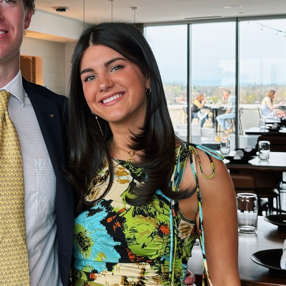 Meet your Posher, Katharine - Picture 2 of 5